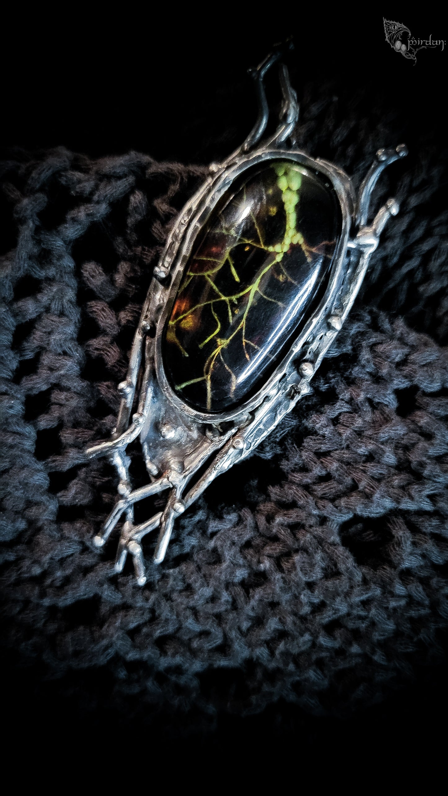 Amber Wanderer Broche