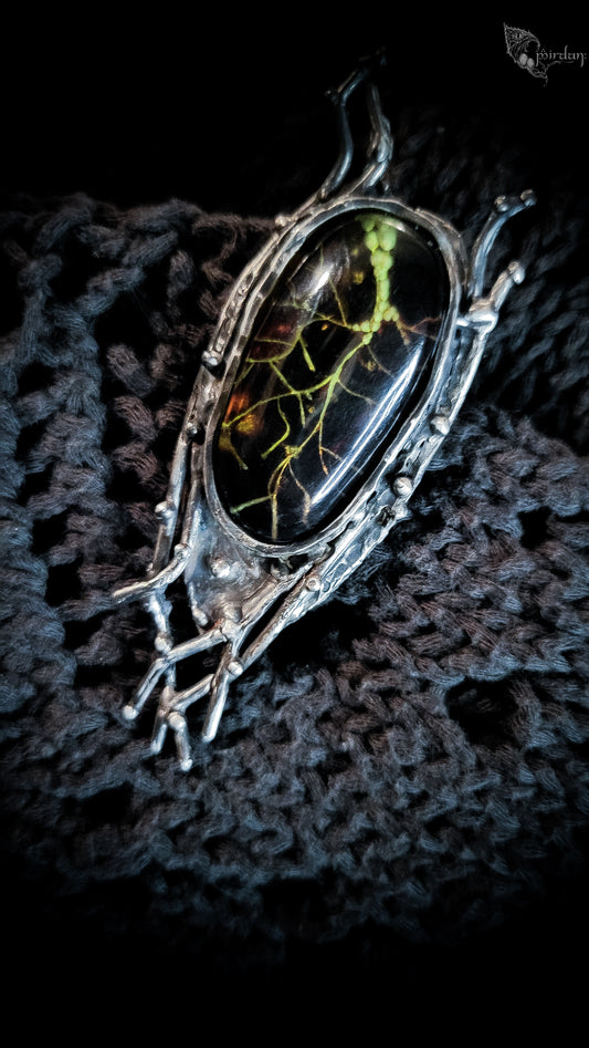 Amber Wanderer Broche
