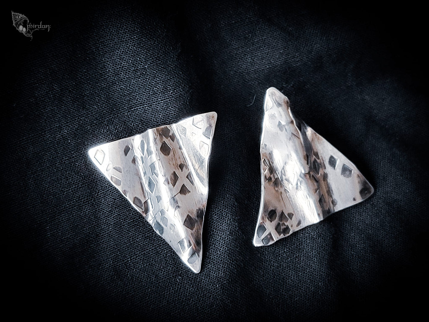 silver 925 stud triangle earrings hammered patina polished